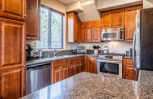 Stonegate House | Mammoth Gateway Village #11 - Highly Updated Townhome - 3 Bed + Loft, Sleeps 8