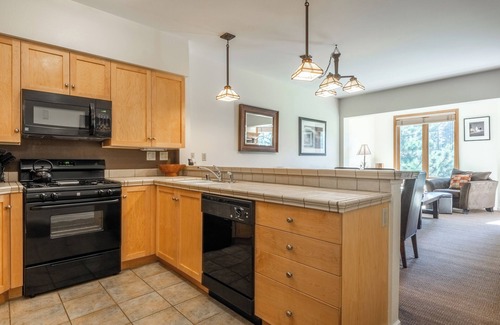 Mammoth Lakes House | Mammoth Green #210 - Nearly Ski-in Ski-Out 2 Bedroom 2 Bath, Sleeps 6 on Golf Course