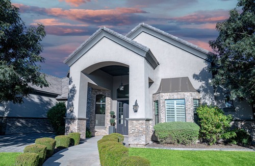 East Mesa House | Man O Man! Hot Pool Mega Home in Mesa!