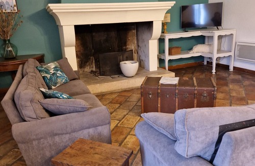 Arles Apartment | MANADE BLANC, Gîte for 9 PEOPLE