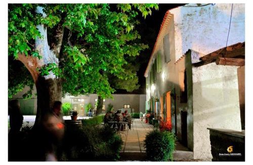 Montcalm Bed & Breakfast | MANADE SAINT LOUIS Mas de La Paix