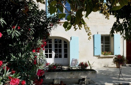 Arles House | MANADE WHITE - COTTAGE FOR 5 PEOPLE