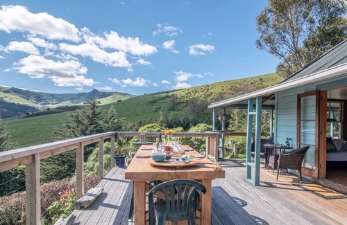 Robinsons Bay Cottage | Manaia Cottage - Akaroa Holiday Home