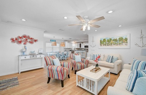 River District House | Manatee Cottage: 10% Fall Savings thru Nov 21!