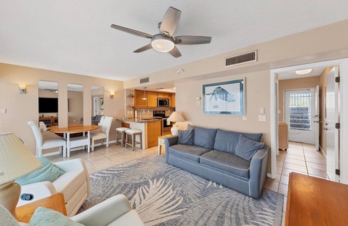 Englewood Condo | Manatee Harbor: Marina, Heated Pool/Spa, Ferry to Island, Private/Public Beaches