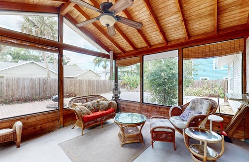 River District House | Manatee River Views River District Home with Lanai | Near Beach & Downtown