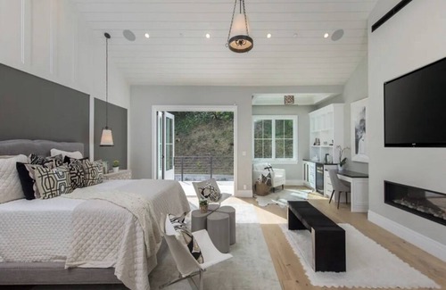 Brentwood Other | Mandeville Canyon - Exquisite Contemporary Farmhouse with Pool & Spa