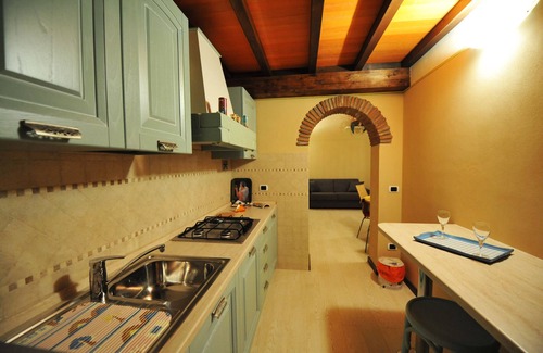 Gallicano Cottage | MANDOLATA - cottage with garden, shared pool, private veranda