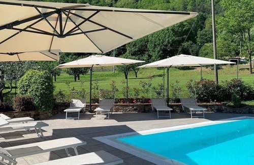 Gallicano Cottage | MANDOLATA - cottage with garden, shared pool, private veranda
