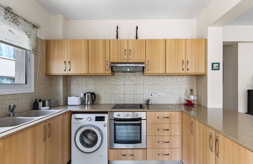 Mandria Apartment | Mandria Superb 2xbed Apartment by VICHY Holidays