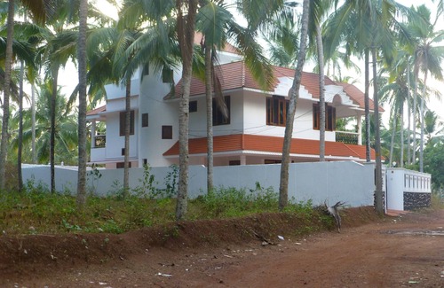 Thiruvananthapuram Villa | Manged & Maintained by a British couple. Ground Floor of a beautiful Villa.