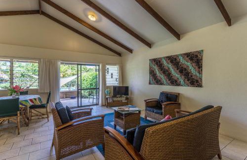 Ngatangiia House | Mango Cottage with AC, Unlimited Wifi and Private pool