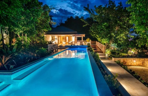 Silver Sands House | Mango Hill 5 Minutes walk to the beach! Staffed! Gated Communit!y! Pool