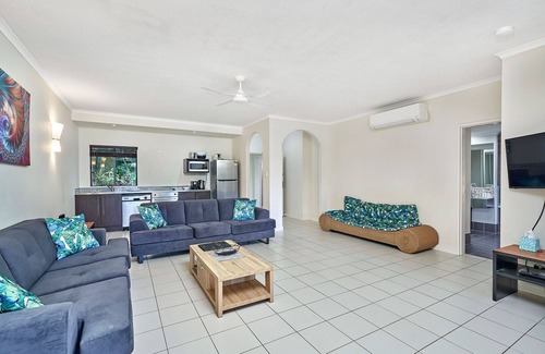 Palm Cove Apartment | Mango Resort 1 Bedroom ground floor apartment with direct pool access