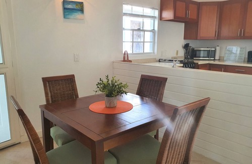 Valley Church Cottage | Mango Tree Cottage with Chill Pool. Short Walk To The Beach