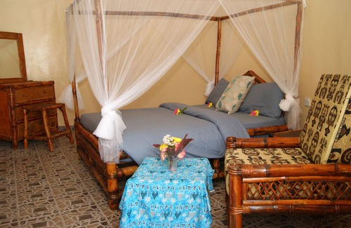 Kololi Cabin | MANGO VILLAGE - A REAL TASTE OF AFRICA UNDER THE MANGO TREES