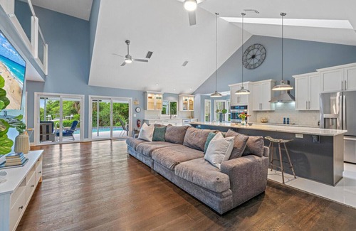 Tequesta House | Mangrove Cove - Waterfront on the Lox! Heated Pool, Putt-Putt, Kayaks