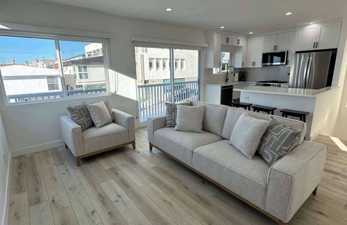 El Porto Apartment | Manhattan Beach Modern Panoramic Sea View