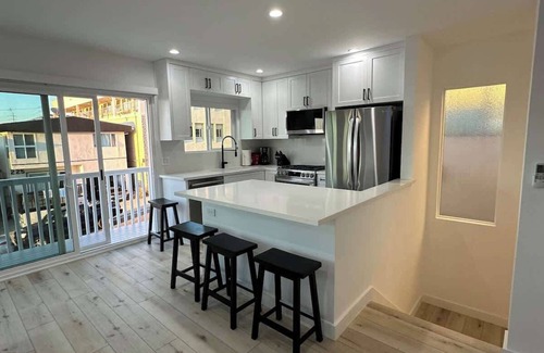 El Porto Apartment | Manhattan Beach Modern Panoramic Sea View