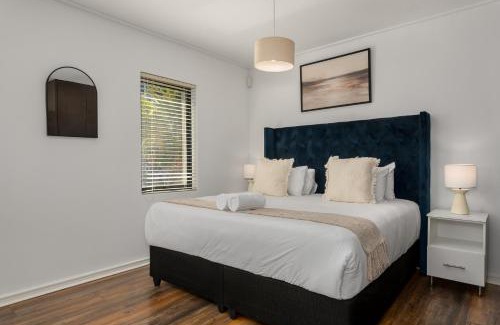 Century City Apartment | Manhattan Wharfside 207