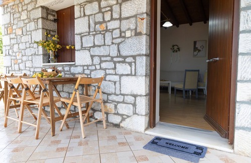 Omales House | Mani Sea & Stone House, Sea Views & Authentic Charm