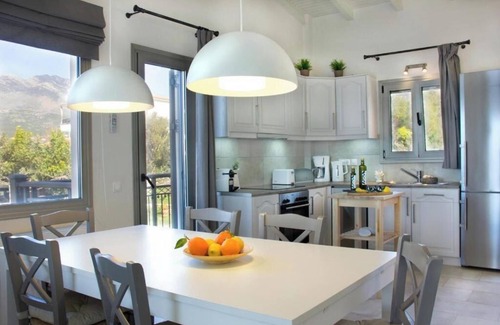 Lefktron Apartment | Mani Two-Bedroom Apartment with Sea View