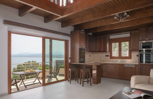Linoperamata Villa | Manificus Villa I, with Heated Pool Just for Two