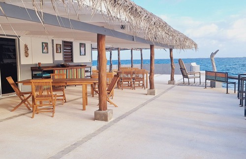 Manihi House | Manihi guest room