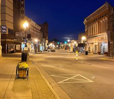 Manistee Hotel | Manistee Inn & Marina