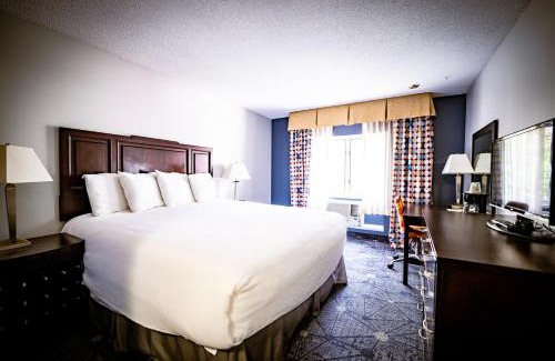 Manistee Hotel | Manistee Inn & Marina