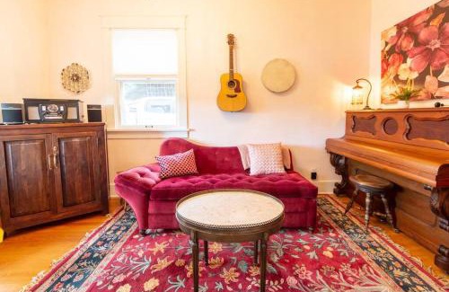 Manitou Springs House | Manitou Springs White Yarrow Inn House