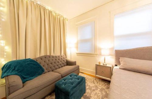 Manitou Springs House | Manitou Springs White Yarrow Inn House