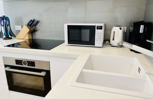 Manly Apartment | Manly Beach Retreat-4 min stroll to beach, cafes plus rare free onsite parking!