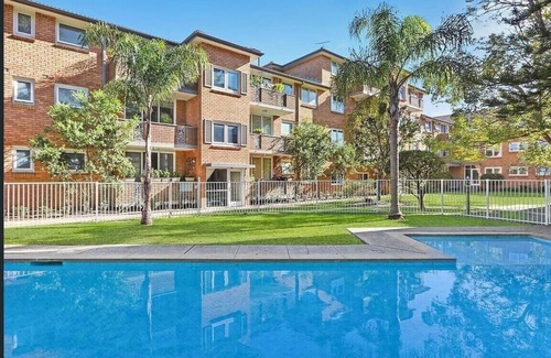 Manly Apartment | Manly - Free parking, WIFI, Office, Pool, Coffee Machine