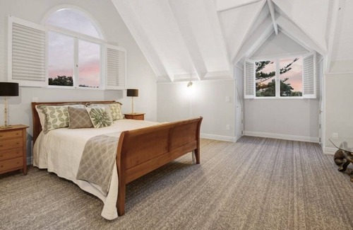 Manly House | Manly Tranquil Oasis - Small Pet Friendly