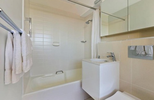 Manly Apartment | manlybeachonline.com807 At The Beach