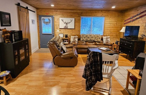 Okanagan-Similkameen House | Manning Park Hideaway 3 Bdrms, Hot tub + Woodstove