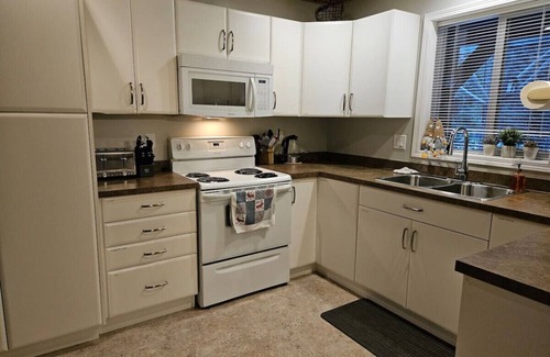 Okanagan-Similkameen House | Manning Park Hideaway 3 Bdrms, Hot tub + Woodstove