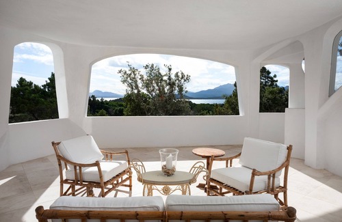 Capriccioli Apartment | MANOR HOUSE