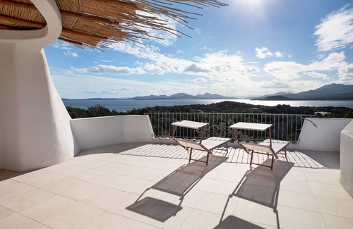 Capriccioli Apartment | MANOR HOUSE