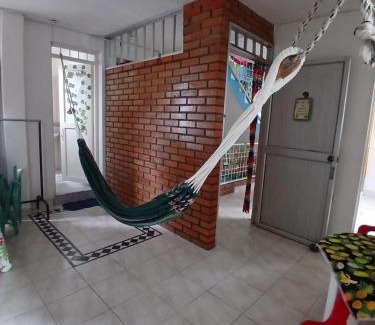 Ibague House | MANOA "Lugar de descanso" HABITACION CON VISTA A LA CIUDAD, FRESCO Y VENTILADO