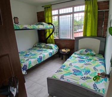 Ibague House | MANOA "Lugar de descanso" HABITACION CON VISTA A LA CIUDAD, FRESCO Y VENTILADO