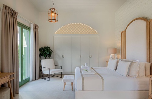Paleopolis House | Manoglia Suite by Casa Di Fiori Andros Suites