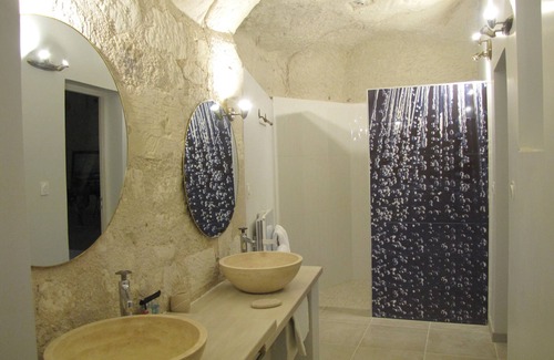 Bourre House | Manoir des Roches Troglo Room, 75 M², Chateaux de la Loire and Beauval Zoo