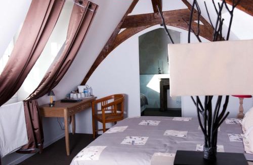 Taupont House | Manoir Desnachez