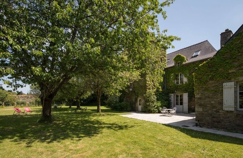 Malansac Bed & Breakfast | MANOIR DU VAU D'ARZ - Bed and Breakfast LA CATHEDRALE