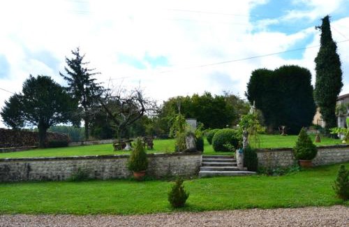 Montmoreau-Saint-Cybard Bed & Breakfast | Manoir La Breuille