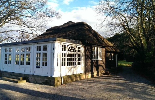 Thornton Hough Cottage | Manor Cottage One with Out Door Hot Tub