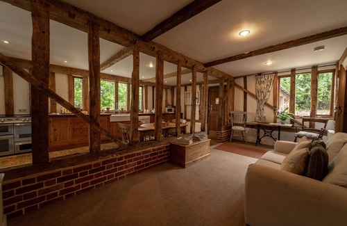 Thorndon Cottage | MANOR FARM BARN, pet friendly, character holiday cottage in Thorndon
