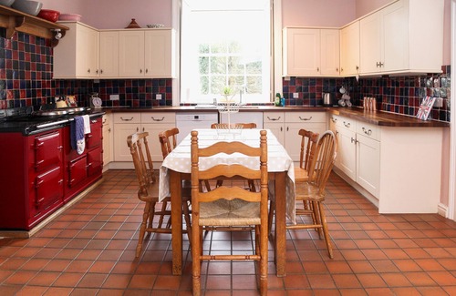 Kidlington House | Manor House - sweeping Georgian Manor in a canal-side hamlet
